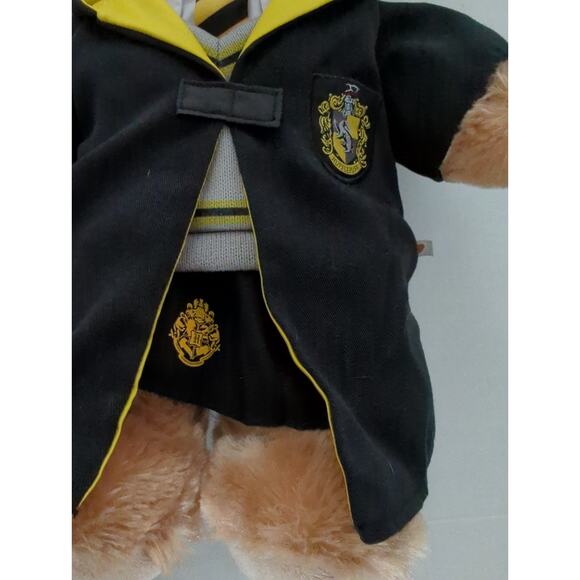 Build-A-Bear Workshop Wizarding World Harry Potter Hufflepuff Bear Cape Tie - Picture 4 of 10